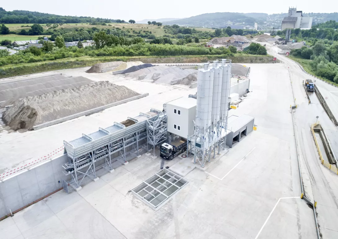 centrale_a_beton_hublet_floreffe_et_loges_avec_produits.png